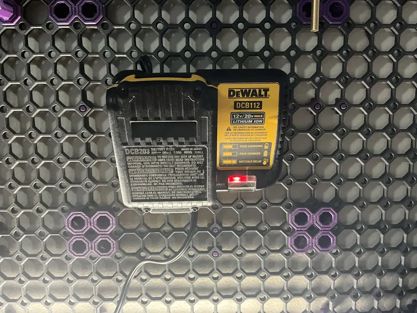 Giá gắn Multiboard cho sạc Dewalt DCB112 - Image 1