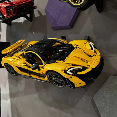 Giá đỡ treo tường Lego McLaren P1 42172 (nghiêng 30°)