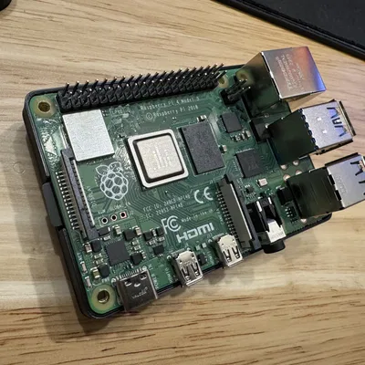 Đế Raspberry Pi 4B + ngàm fan 4010 & pát gắn DIN rail loại chắc