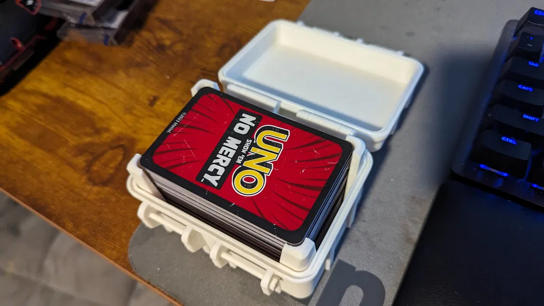 Hộp đựng bài Uno No Mercy 3D - Bền bỉ, Ngầu, Tiện lợi - Image 1