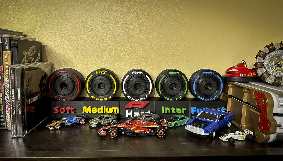 Lốp Pirelli F1 18 inch kèm chân đế - Image 3