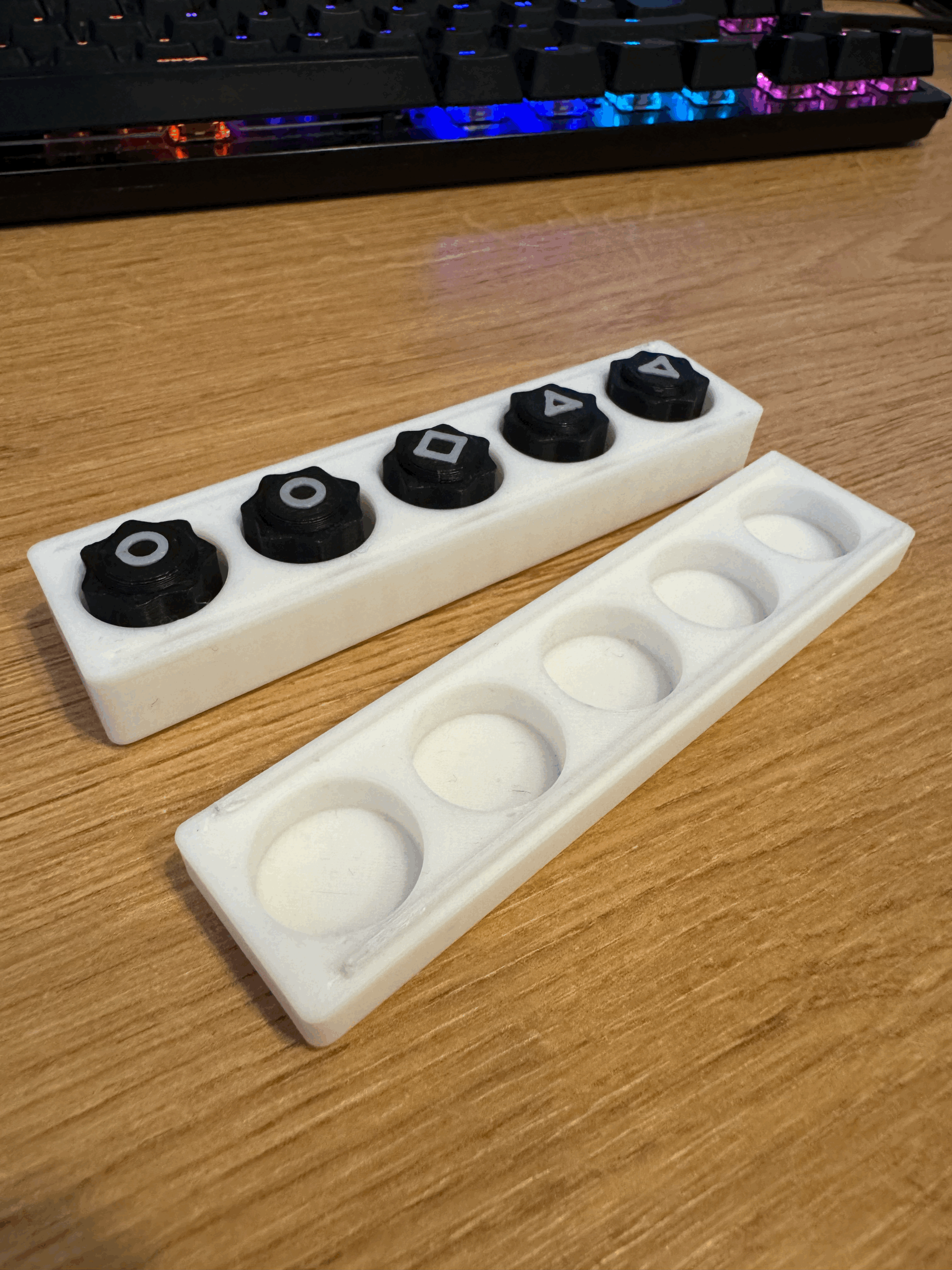 Bi Gong Gi Squid Game S2 kèm hộp (Squid Game S2 Gong Gi marbles with box) - Image 1