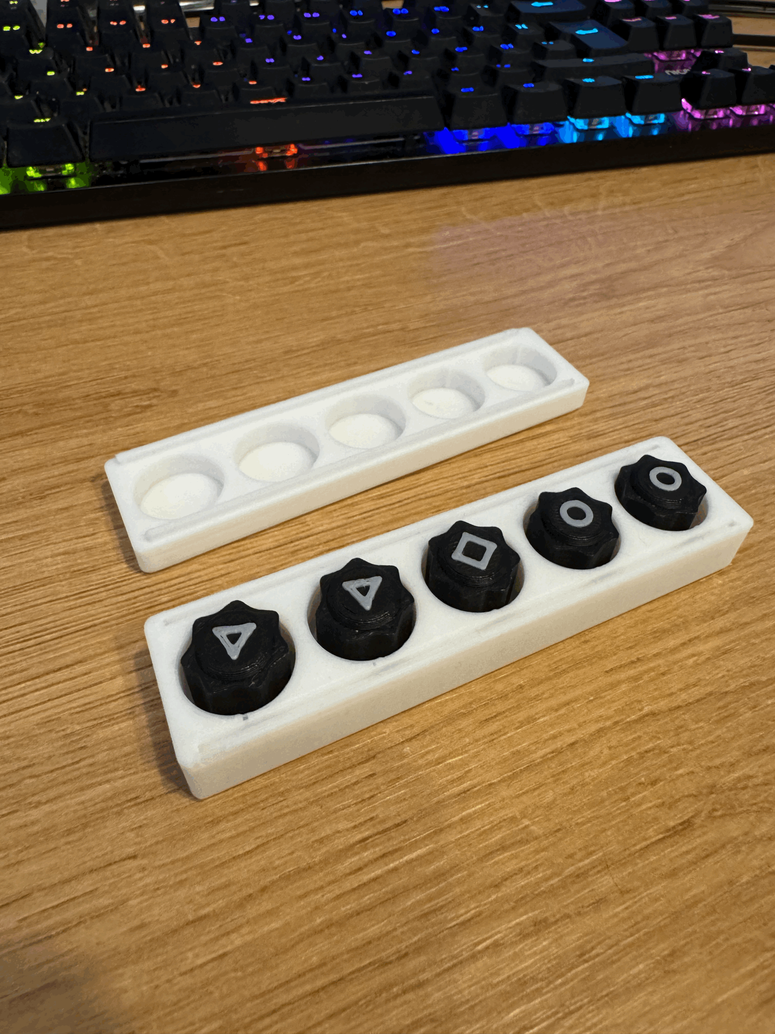 Bi Gong Gi Squid Game S2 kèm hộp (Squid Game S2 Gong Gi marbles with box)