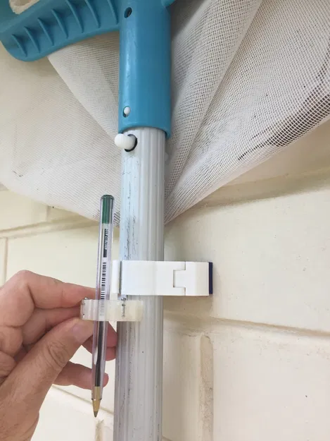 Giá Treo Chổi Có Chốt Gài Tuỳ Biến (Customisable Latching Broom Holder) - Image 3