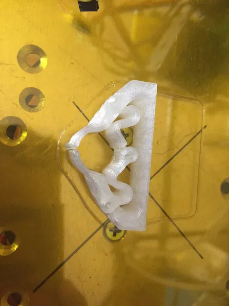 Giá Treo Chổi Có Chốt Gài Tuỳ Biến (Customisable Latching Broom Holder) - Image 4