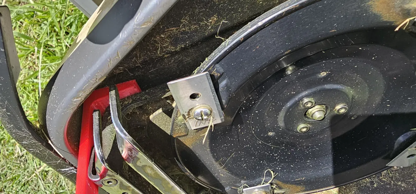 Dụng Cụ Vệ Sinh Máy Cắt Cỏ Robot Luba - Loại Bỏ Cỏ Kẹt - Image 4