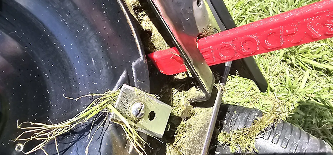 Dụng Cụ Vệ Sinh Máy Cắt Cỏ Robot Luba - Loại Bỏ Cỏ Kẹt - Image 5