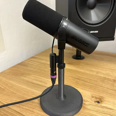 Chân micro in 3D cho podcast hoặc gọi video