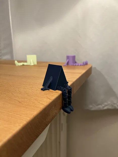 Articulated Triangular Prism Buddy – Bạn Lăng Trụ Tam Giác Khớp Nối - Image 2