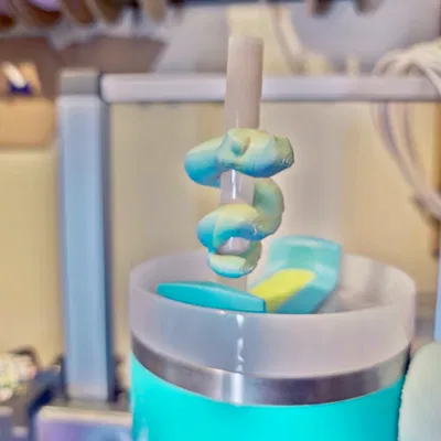 Rắn May Mắn - Ôm Ống Hút (Lucky Snake - Straw Hugger)