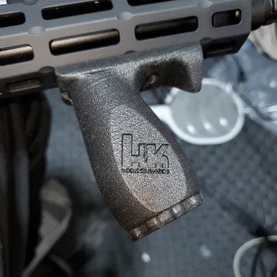 Báng Súng Ngang "Beer Brat" Có Ngăn Chứa & Logo HK (M-LOK)