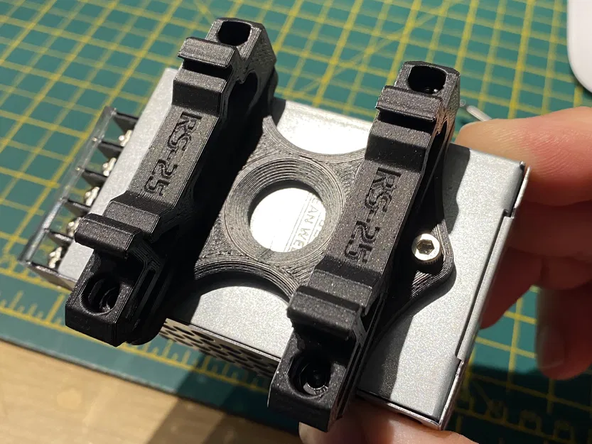 Ngàm DIN Rail chắc chắn cho Mean Well RS25-5 5V (RPi) – Mean Well RS25 5 PSU - Image 1