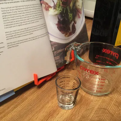 Giá Kẹp Sách Rảnh Tay (Hands-Free Book Holder)