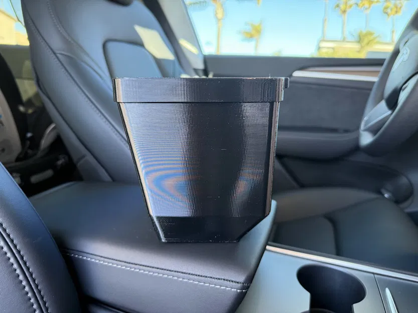 Thùng rác Tesla Model Y (Tesla Model Y Trash Bin) - Image 3