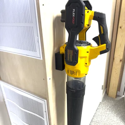 Bracket treo máy thổi lá Dewalt DCBL772 20V