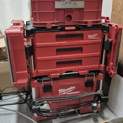 Khe gắn hông Packout có rail (Packout Side Mount Slots with Rail)