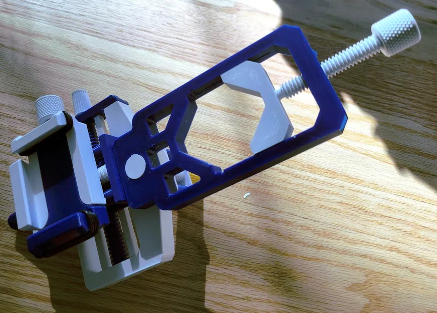 Remix ngàm gắn điện thoại vào eyepiece kính thiên văn (fully tunable) của Sven Brähmer - Image 1