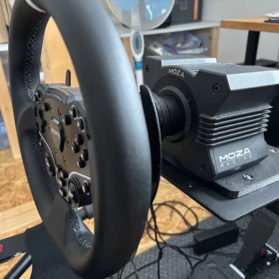 Đế Chuyển Đổi Tay Lái Moza R5 Cho Ghế Playseat Challenge