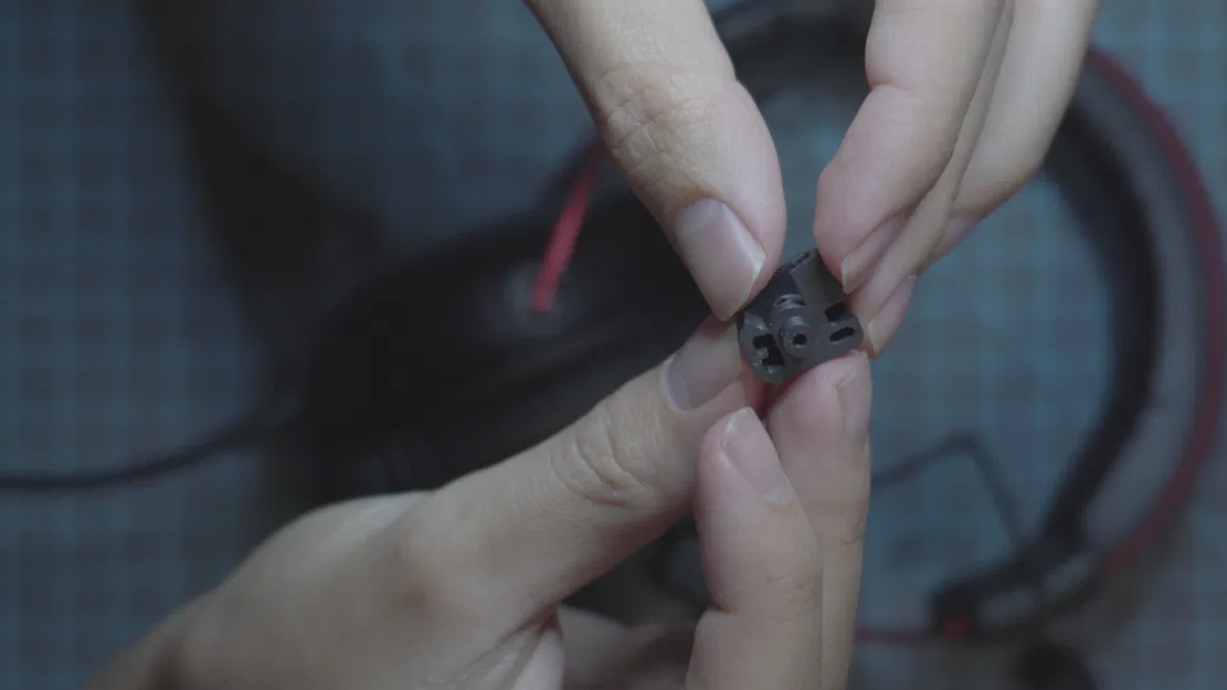 Thay thế bản lề HyperX Cloud II (HyperX Cloud II Hinge Replacement) - Image 2