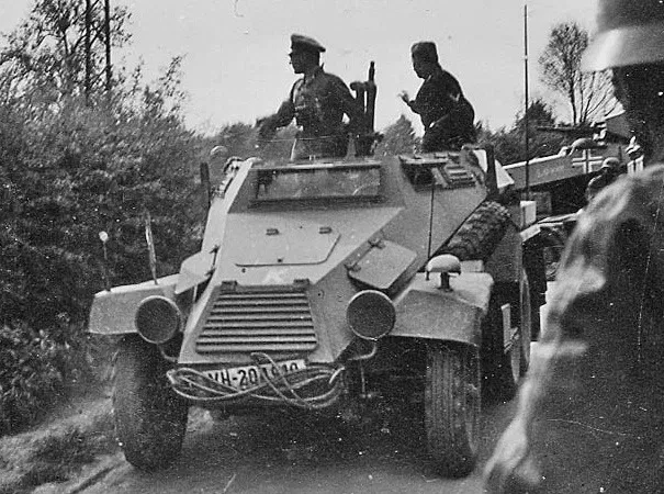 Mô Hình LEGO Xe Bọc Thép Panzerwagen Sd.Kfz. 247 - Image 7