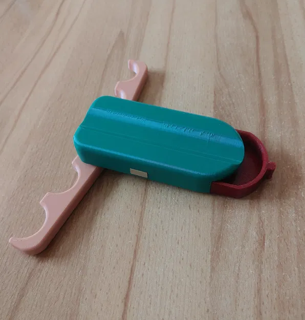 Giá đỡ cơ gấp gọn kèm khay đựng phấn nam châm (Foldable CueHolder) - Image 9