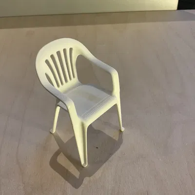 Ghế sân vườn màu trắng (White lawn chair)