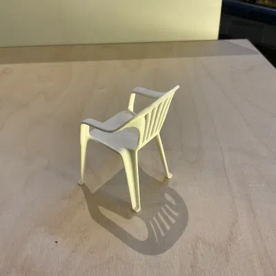 Ghế sân vườn màu trắng (White lawn chair)