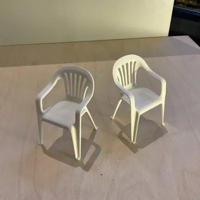 Ghế sân vườn màu trắng (White lawn chair)