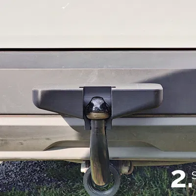 Bậc bước gắn móc kéo (Towbar step)