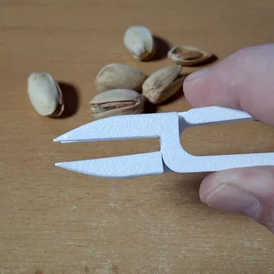 Pistachionator - Dụng cụ mở hạt dẻ cười (pistachio opener)