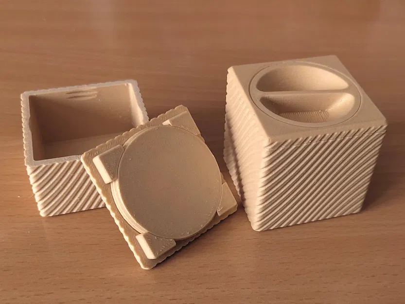 Hộp vuông (Square Box) trang trí với nắp vặn PIP - Image 1