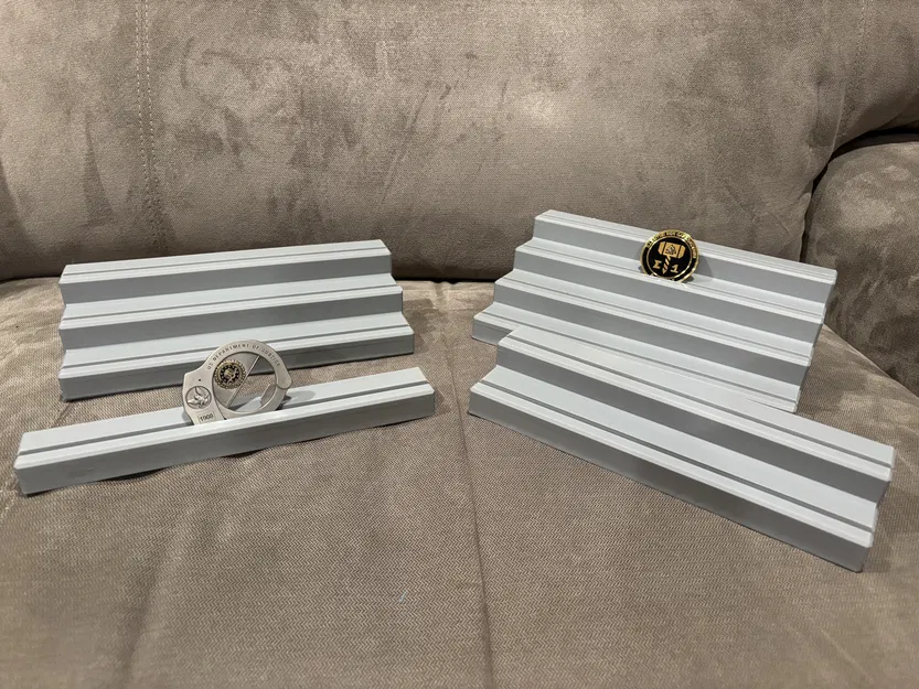 Khay/giá đựng Challenge Coin (Challenge Coin Holders) - Image 1