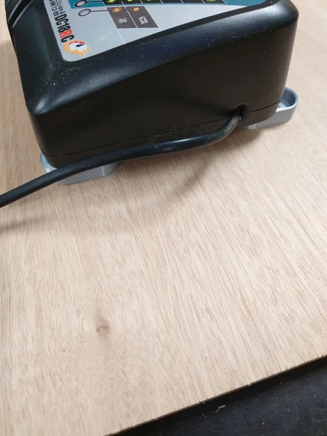 Giá Treo Sạc Makita DC18RC Lên Tường Dễ Lắp Ráp - Image 7