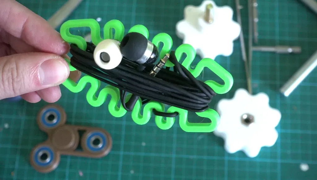 Giá quấn dây tai nghe Squished Bug (springy) - Image 2