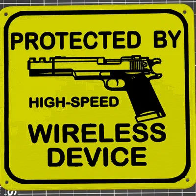 Biển Báo Độc Đáo "Bảo Vệ Bởi Thiết Bị Không Dây"