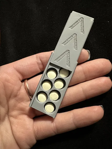 Hộp thuốc mini siêu nhỏ: chứa 7 viên Ø0.25"/1 tuần, bỏ túi, móc khóa - Image 1