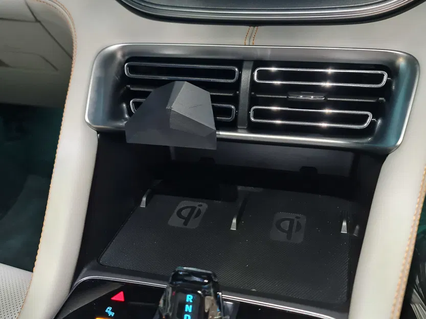 Bộ làm mát sạc không dây điện thoại cho BYD Sealion & Seal - Image 1