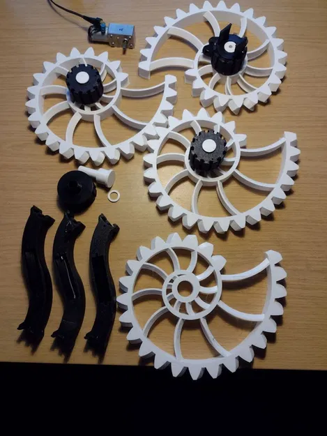 Tượng điêu khắc bánh răng Nautilus (Nautilus gears sculpture) - Image 2