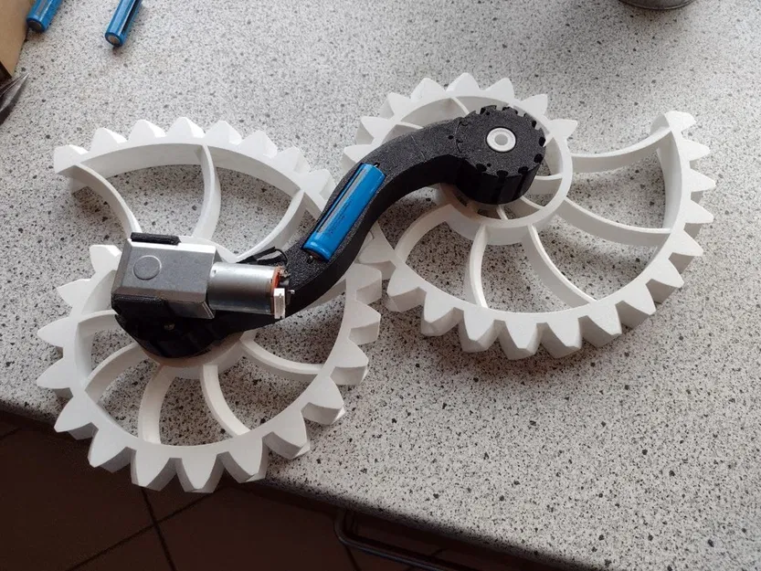 Tượng điêu khắc bánh răng Nautilus (Nautilus gears sculpture) - Image 6