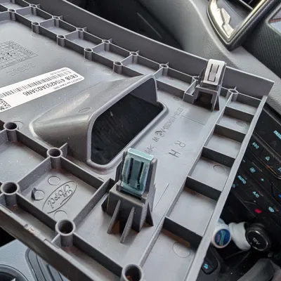 Kẹp nắp cầu chì Ford Ranger tự in 3D