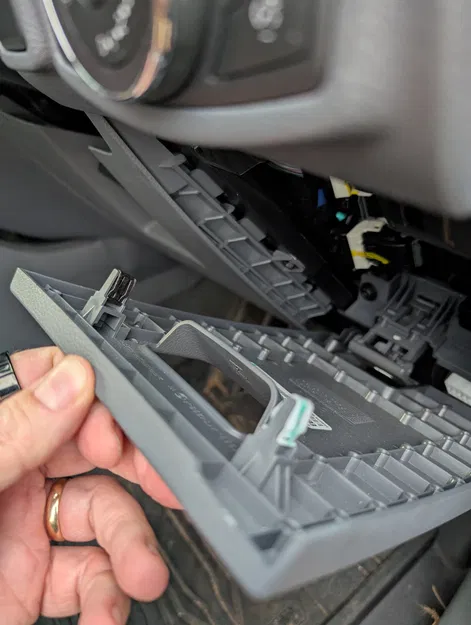 Kẹp nắp cầu chì Ford Ranger tự in 3D - Image 3