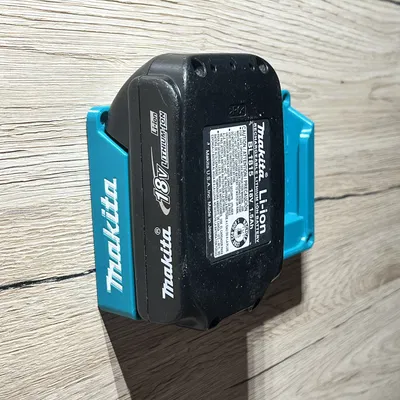 Ngàm treo tường đôi pin Makita (Duo Makita battery wall mount)