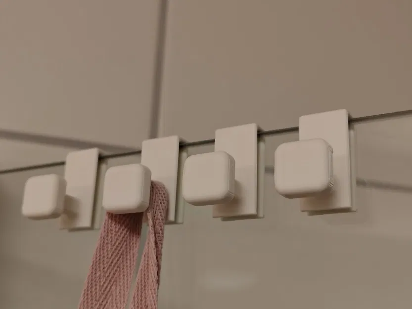 Móc Treo Khăn Cài Cửa Kính Phòng Tắm (Shower Door Towel Hook) - Image 1