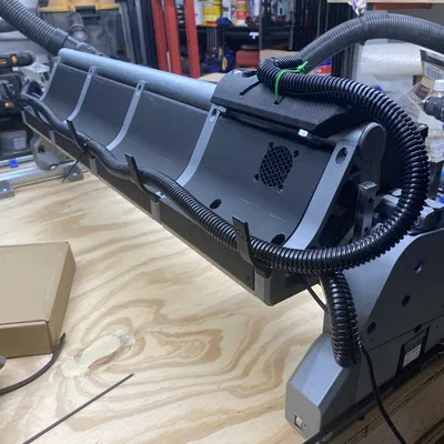 [unofficial] LowRider v4 CNC: nắp lưng gantry có bản lề + tie-downs + mount Jackpot