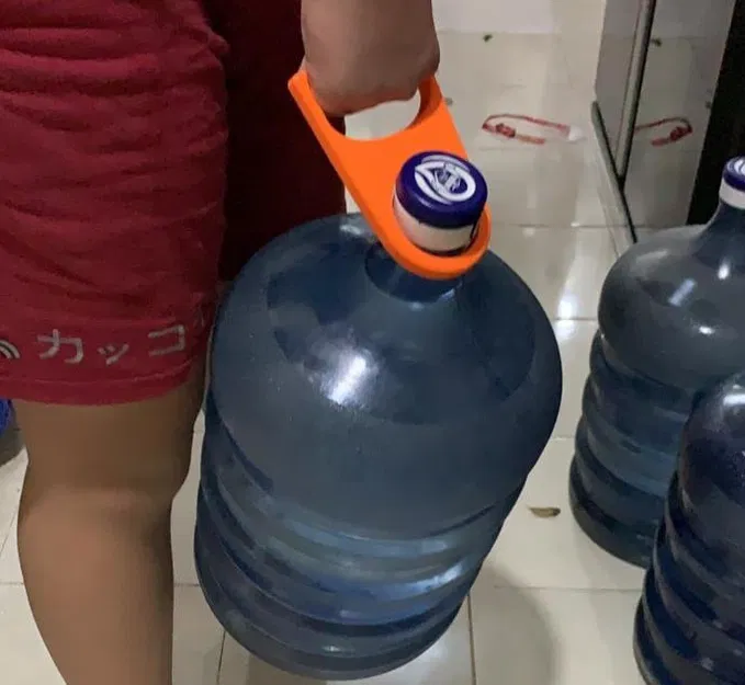 Tay xách/nâng bình nước Water Bottle Handle Carrier Lifter - Image 1