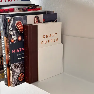 Kê Sách Tối Giản – Điểm Nhấn Thanh Lịch Cho Không Gian