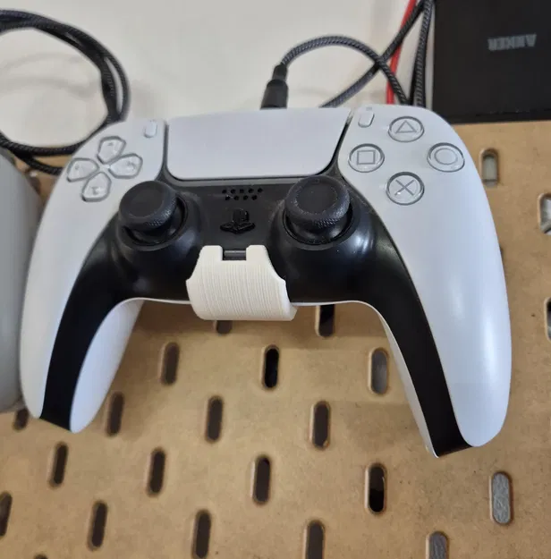 Giá đỡ tay cầm PS5 DualSense cho Ikea Skadis (dạng dựng đứng) - Image 1