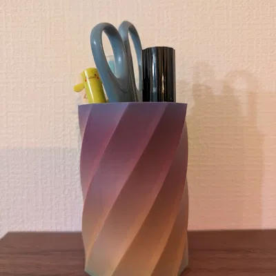 Ống Cắm Bút Xoắn (Twisted Pen Holder)