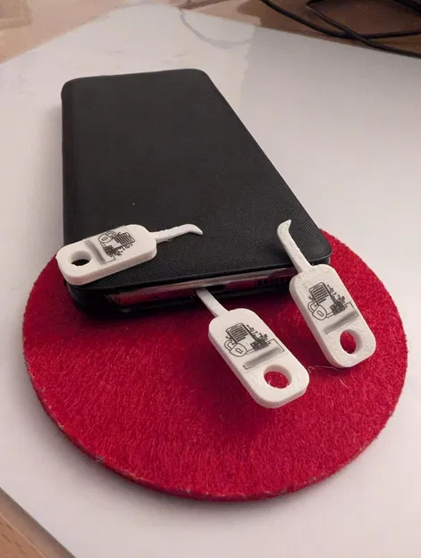 Dụng cụ vệ sinh cổng USB-C/Micro-USB/Lightning đa năng bản cải tiến - Image 1