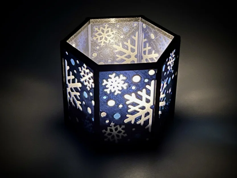 Lồng đèn mùa đông với các tấm màu thay đổi (Winter Lantern with Interchangeable Color Panels) - Image 1